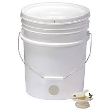 BZ49G  Bucket w/Lid & Honey Gate (5 gallon)