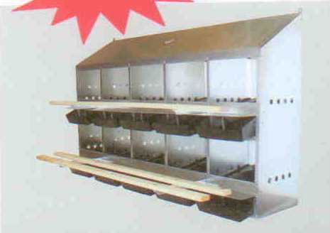 LN10RE Kuhl Economical Front Roll-Out 10-Hole Nest Box